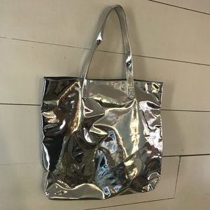 🎉5 FOR $25 sale 🎉 Silver tote